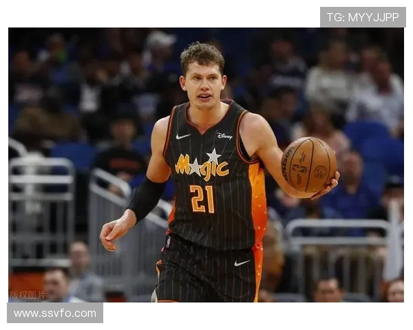 邓恩谈布克随时爆发全队协作为他拉开进攻空间打造战术体系助力球队取胜